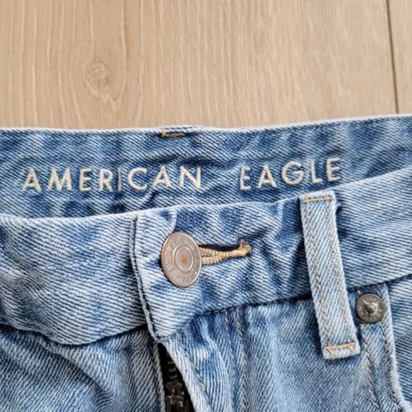 American Eagle curvy mom jeans distressed light wash size 6 regular - Picture 11 of 14